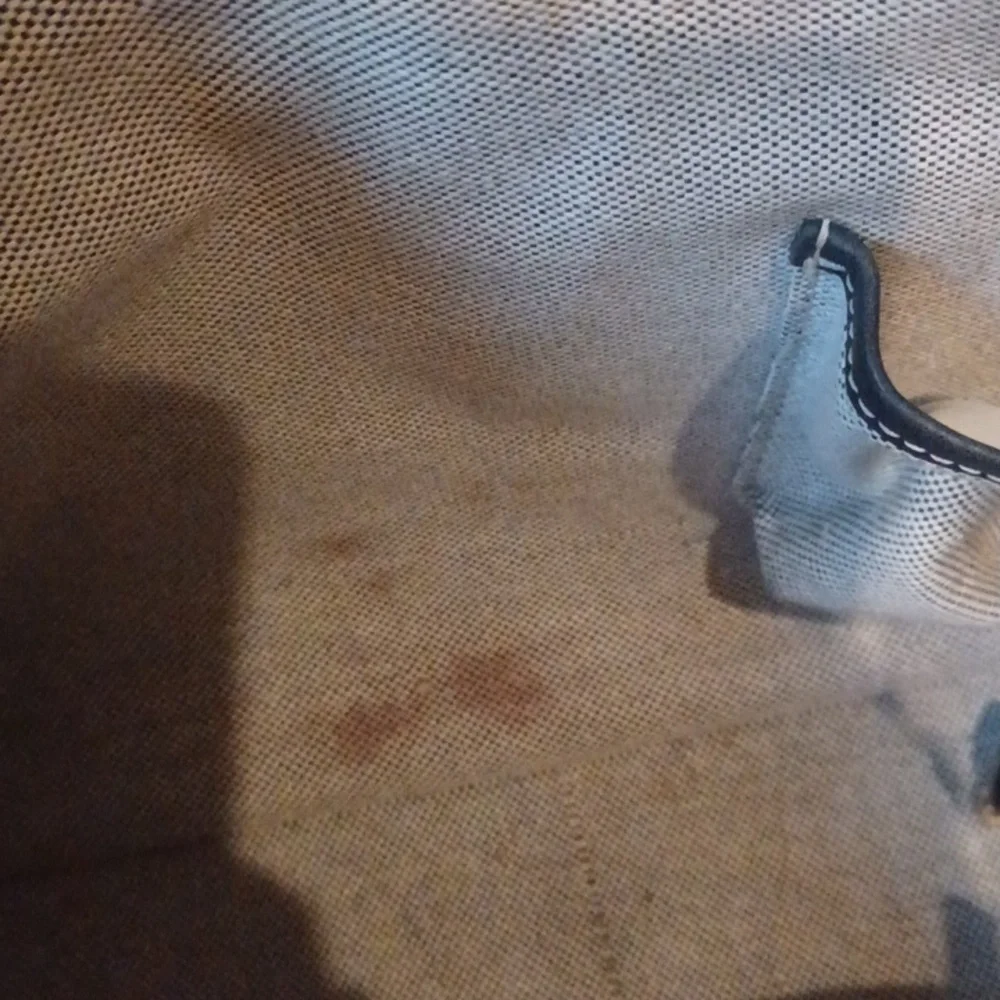 Classy Dooney & Bourke Signature Shoulder Bag - Picture 13 of 16